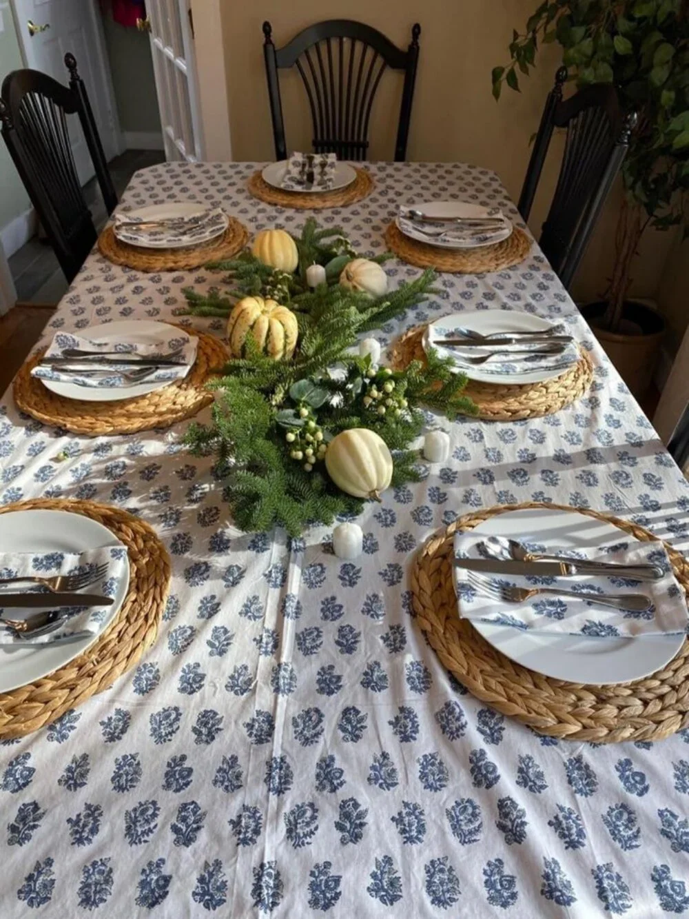 Set of 6 Round Woven Placemats - Heat Resistant, Non-Slip Straw Tablemats